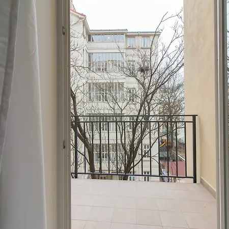 Apartment Balcony 10min From Historic Center Prag